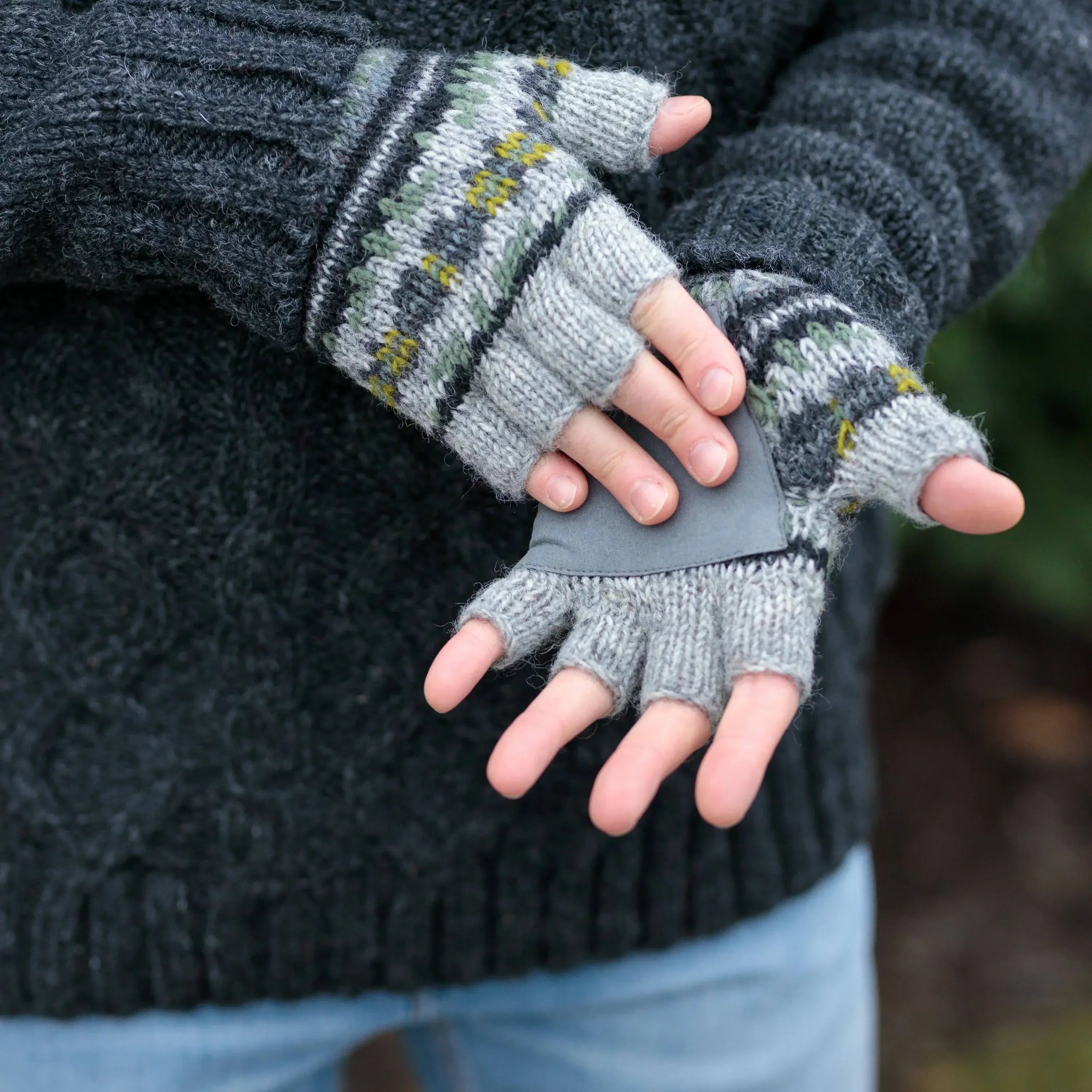 Gifts for him - like these Lost Horizons Canada gloves!