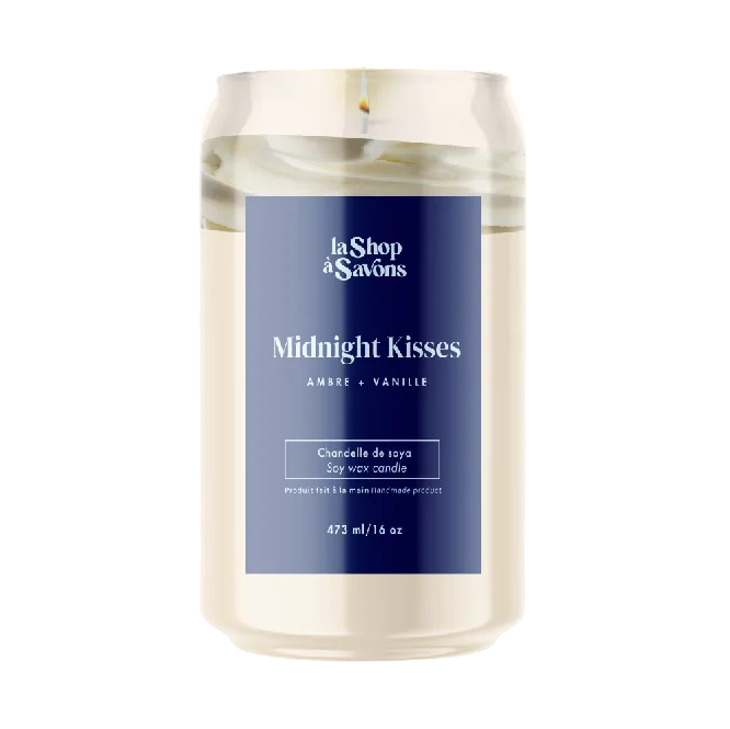 Candle with a blue label featuring 'la Shop de Savons' on a white background