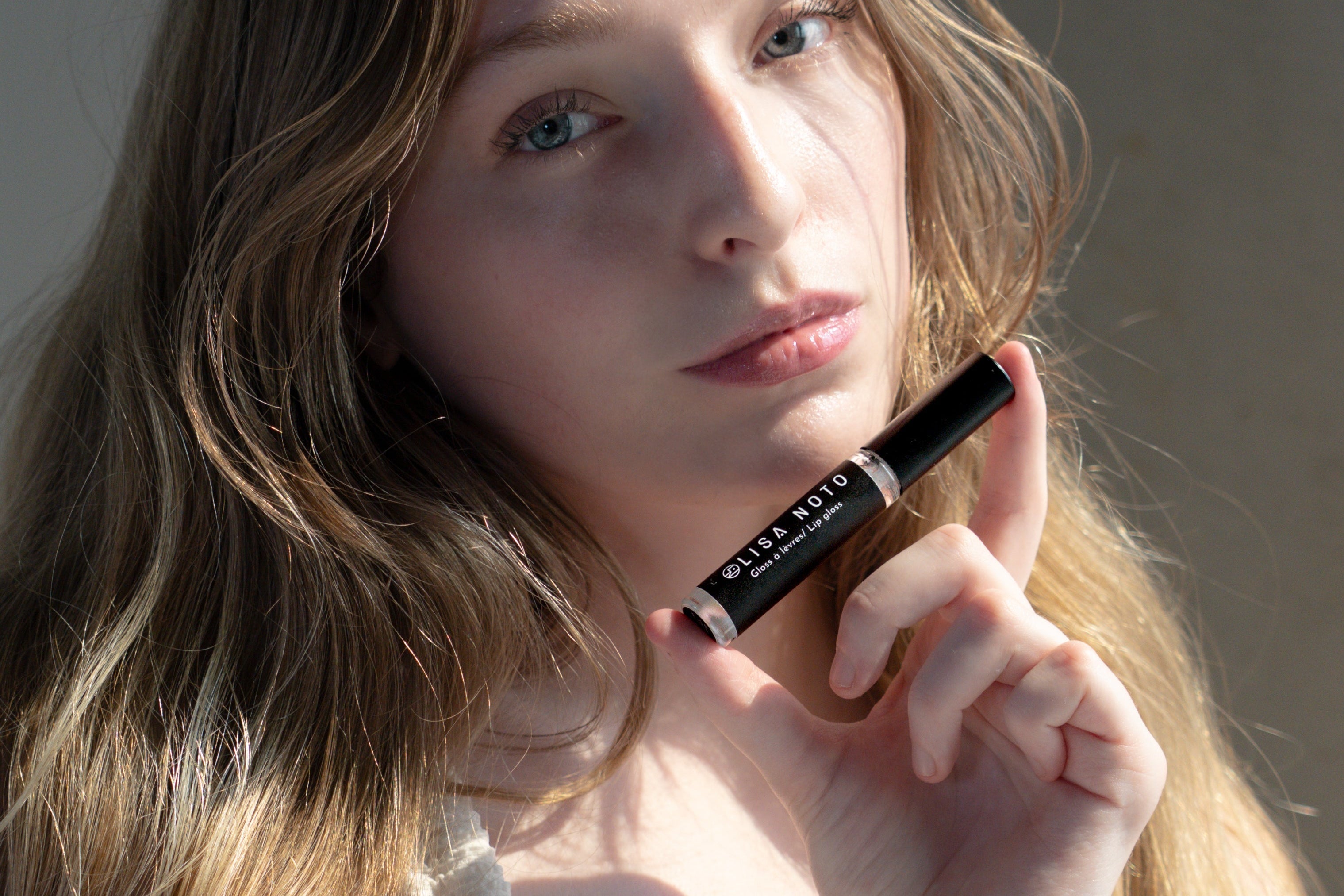 Clear Lip Gloss subtle shimmery clear hydrating lip gloss