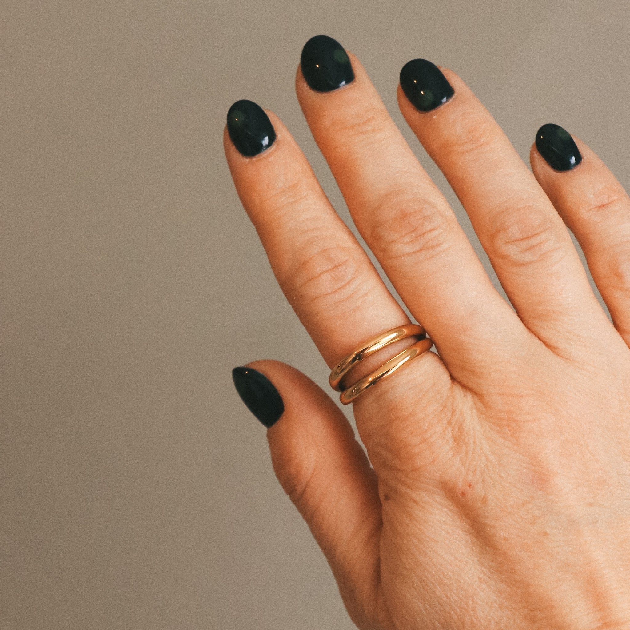 Double-Band Ring – La Palua, 18K Gold-Plated Steel | HoraceJewelry on a hand