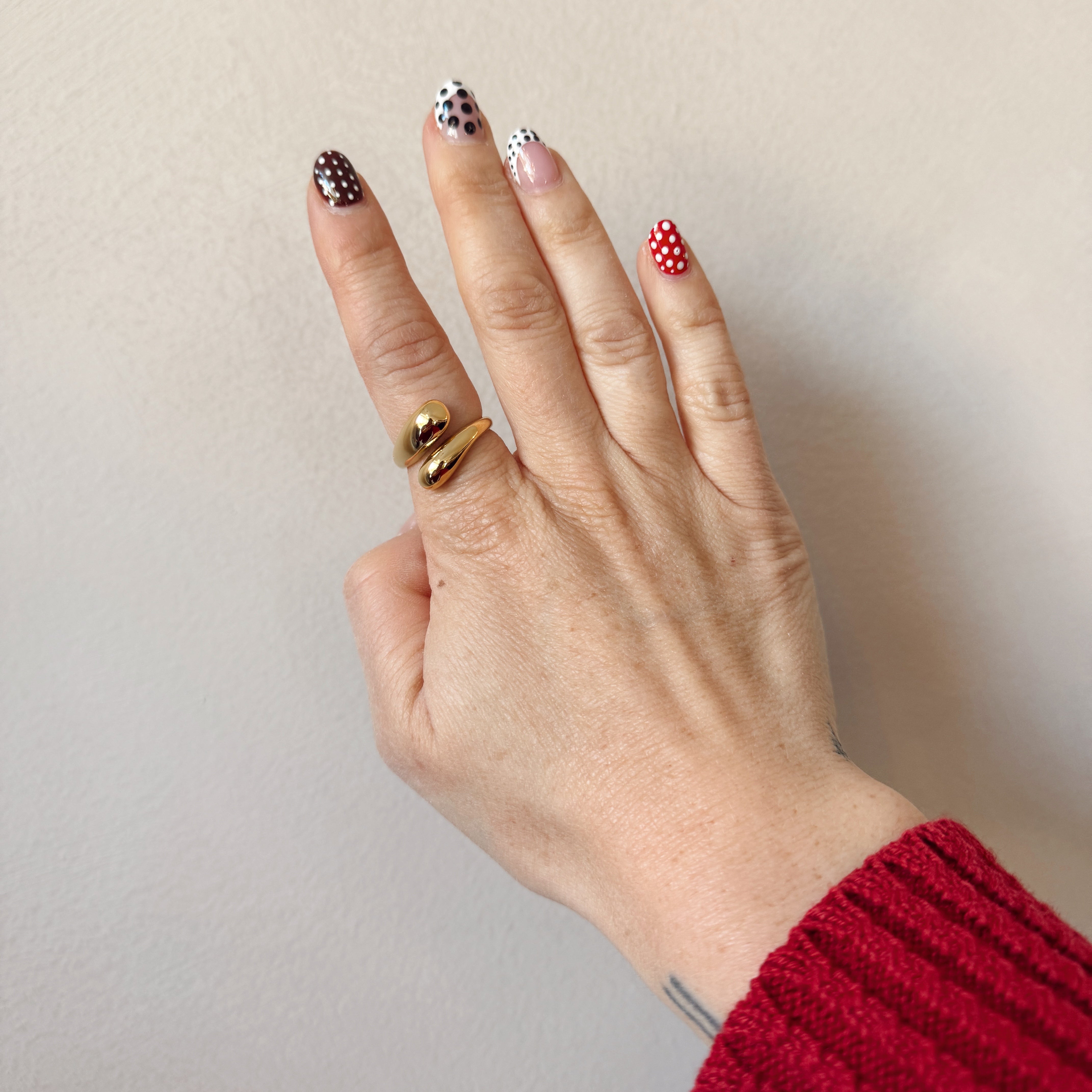 Open Ring – La Nocerra, Gold-Plated Stainless Steel | HoraceJewelry hand with manicure