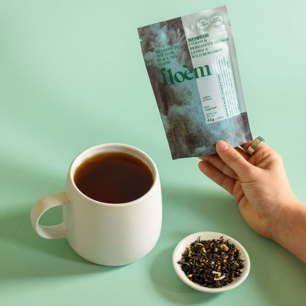 Hand holding Floèm Earl Grey Black Tea – Lemon, Wild Bergamot & Thuya – 45g Bulk Bag