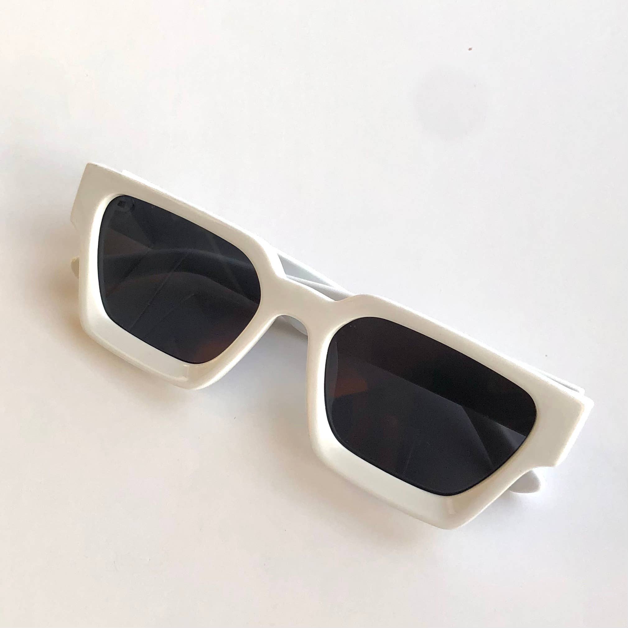 iconic mi Adult sunglasses rectangle chunky frame: White
