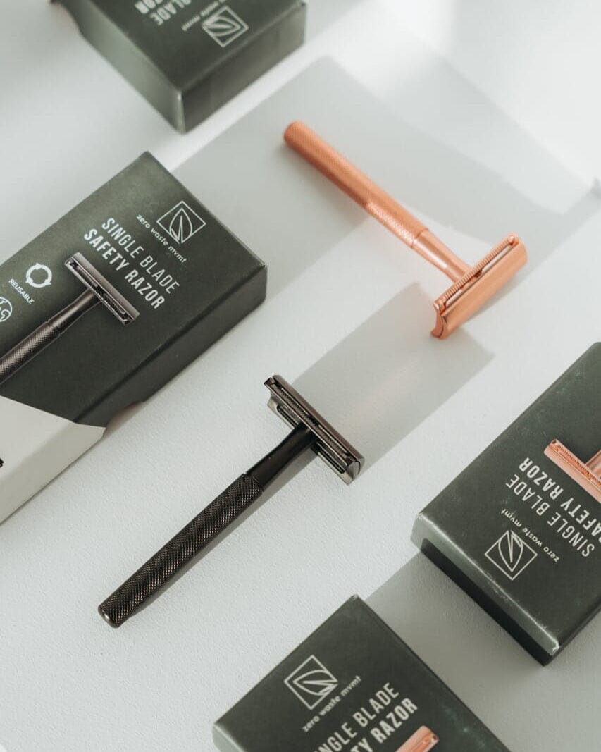 Single blade razors with packaging on a white background