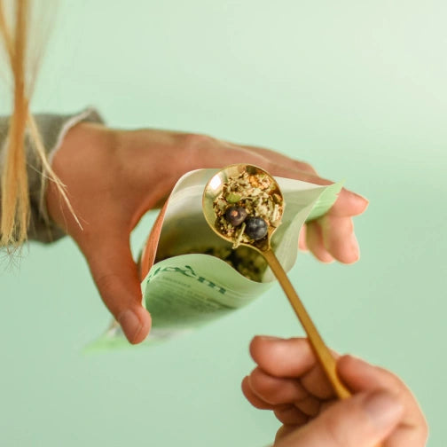 Floèm Sweetgale and Echinacea herbal tea loose leaf with spoon and bag