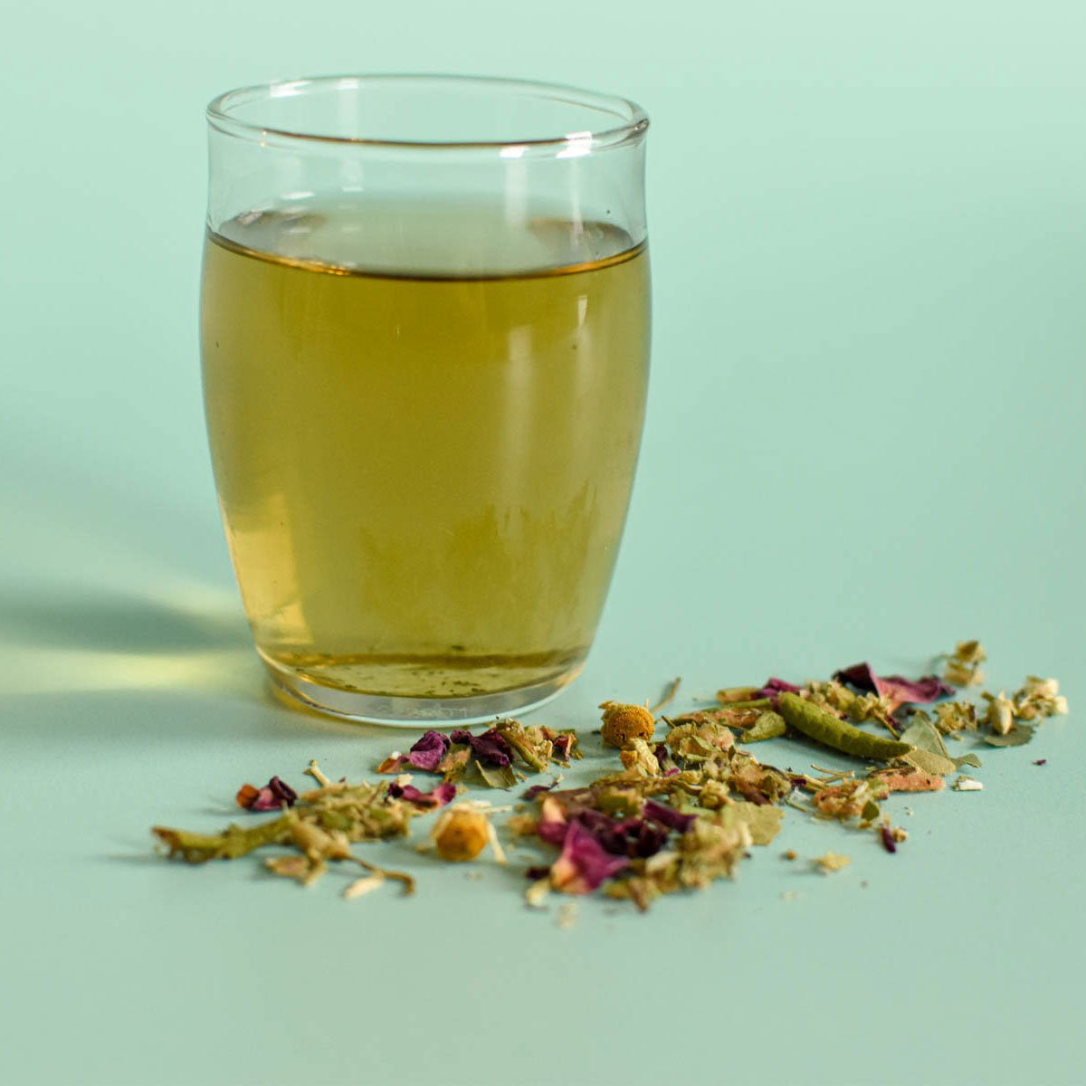 Glass of Rose & Chamomile Loose Herbal Tea | Floèm